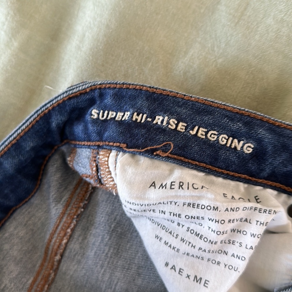Distressed Hi Rise Jegging - Picture 7 of 8